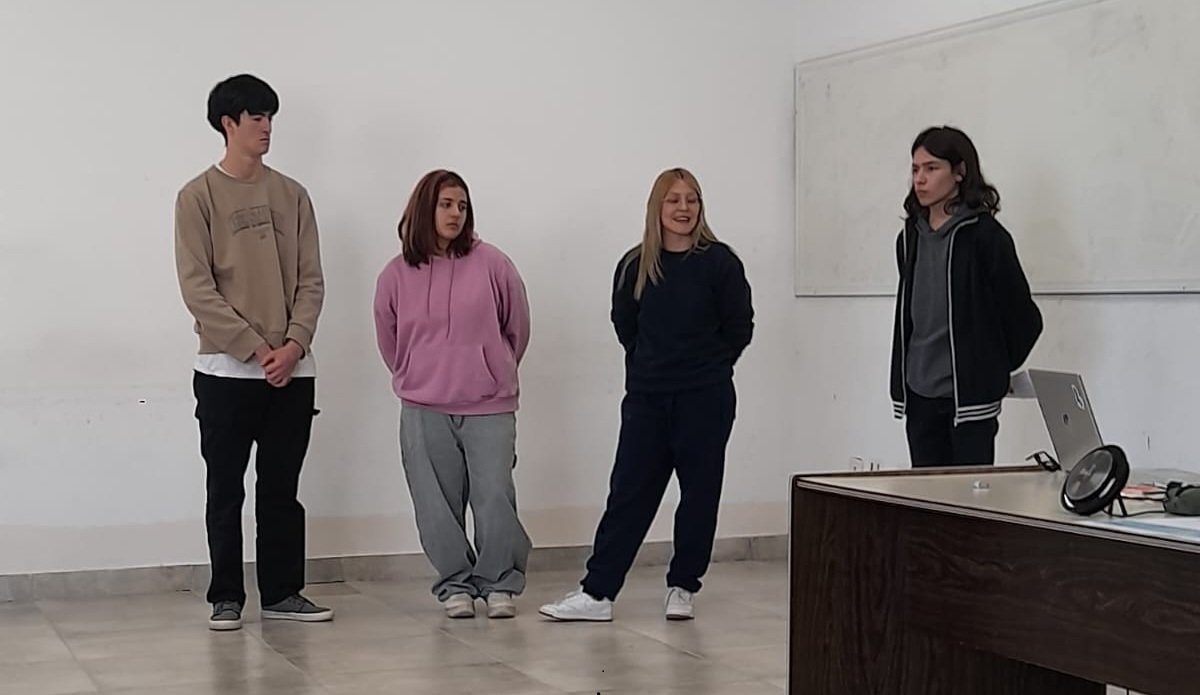 Equipo de 5º preparando material audiovisual